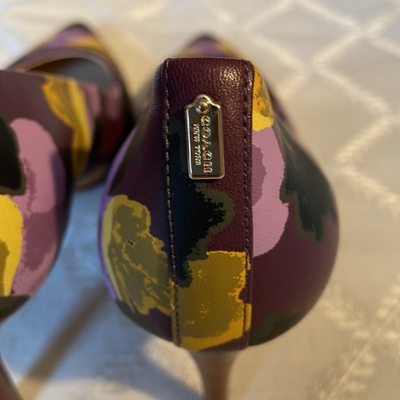 Coach Floral Leather Pump, new - Picture 5 of 12